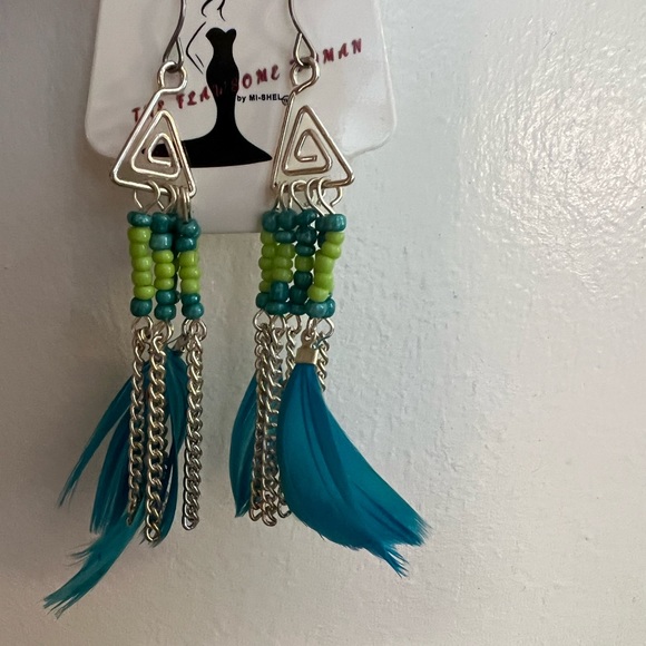 CUTE BEADED AND FEATHER DANGLE EARRINGS - Picture 1 of 11
